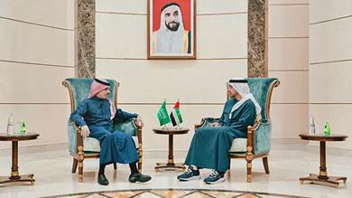 عبد الله بن زايد يستقبل وزير الخارجية السعودي بأبوظبي 
